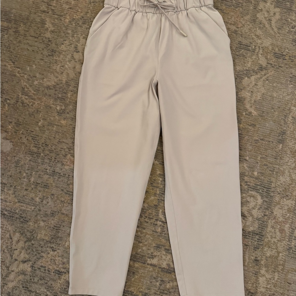 NWT lululemon athletica Cream High-Waist Drawstring Cropped Pants - size 4